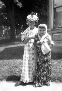 D116- Ruth and Ann Bennett